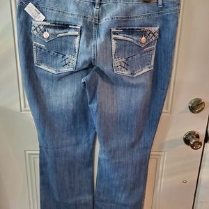 Maurices jeans